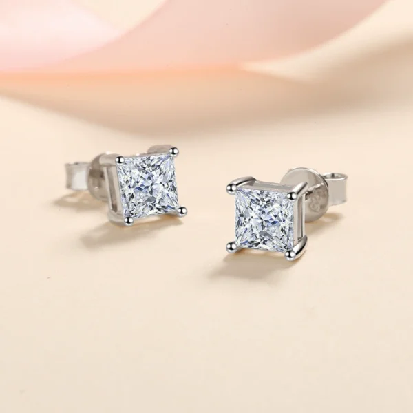 'Stella' 2-Carat Moissanite Diamond Earring - Image 5