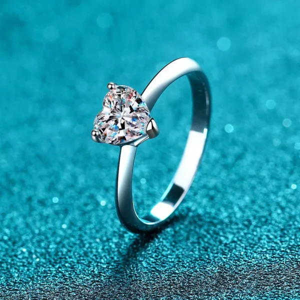 'Love' 2-Carat 925 Silver Moissanite Ring - Image 3