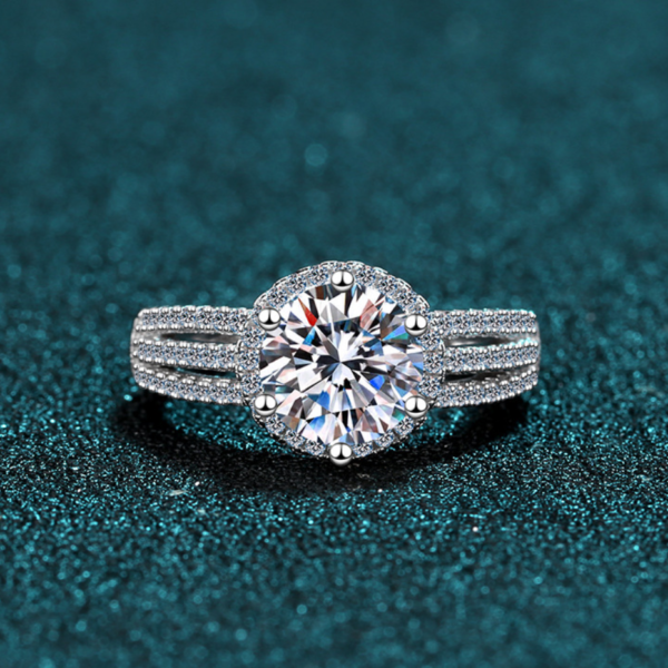 'Amara' Six Claw 2-Carat Moissanite Ring Silver 925 - Image 2