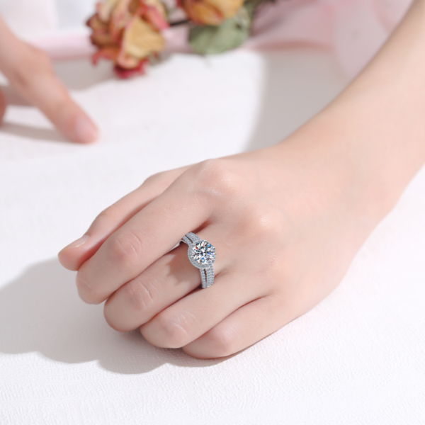 'Amara' Six Claw 2-Carat Moissanite Ring Silver 925 - Image 4