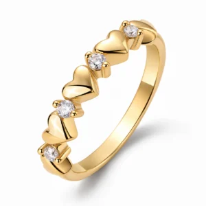 larensy-amorie-moissanite-heart-band-main Amorie Moissanite Heart Band — front and setting detail