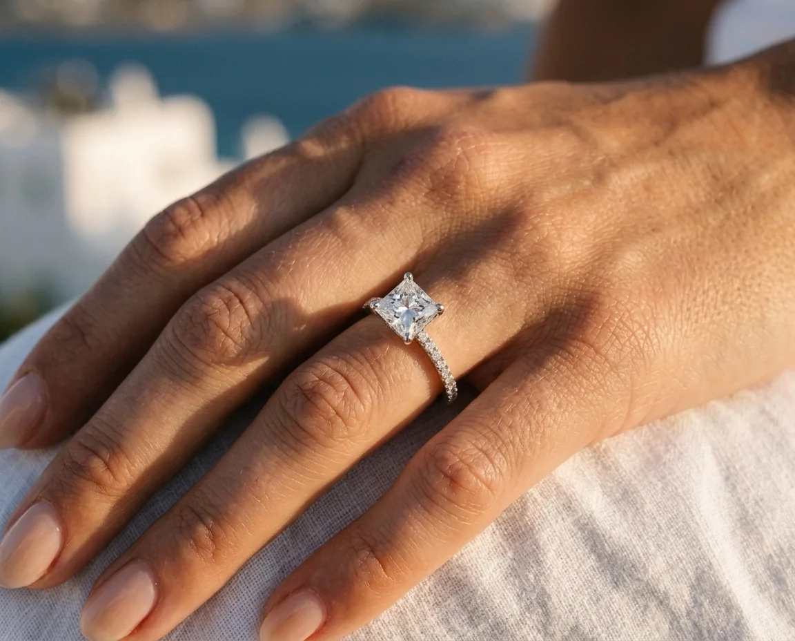 Regis · Silver 925 · 1–2 ct worn on the hand